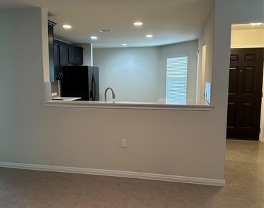 410 Holiday Creek Ln - Photo Thumbnail 10