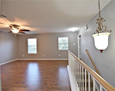 802 Rubles Ct - Photo Thumbnail 10