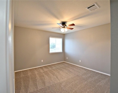 802 Rubles Ct - Photo Thumbnail 17