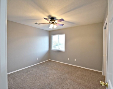 802 Rubles Ct - Photo Thumbnail 16