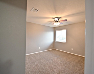 802 Rubles Ct - Photo Thumbnail 15