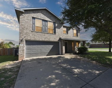 802 Rubles Ct - Photo Thumbnail 1