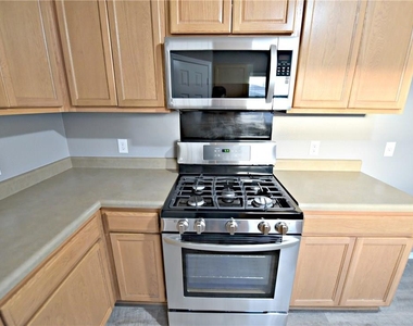 802 Rubles Ct - Photo Thumbnail 9