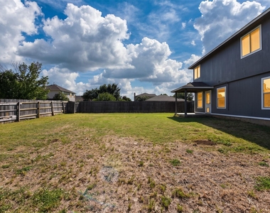 802 Rubles Ct - Photo Thumbnail 21