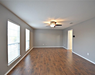 802 Rubles Ct - Photo Thumbnail 12