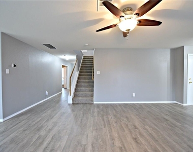 802 Rubles Ct - Photo Thumbnail 6