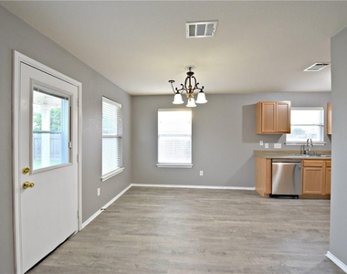 802 Rubles Ct - Photo Thumbnail 7