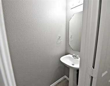 802 Rubles Ct - Photo Thumbnail 19