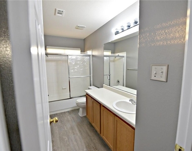 802 Rubles Ct - Photo Thumbnail 18