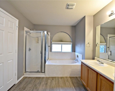 802 Rubles Ct - Photo Thumbnail 13