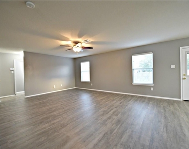802 Rubles Ct - Photo Thumbnail 5