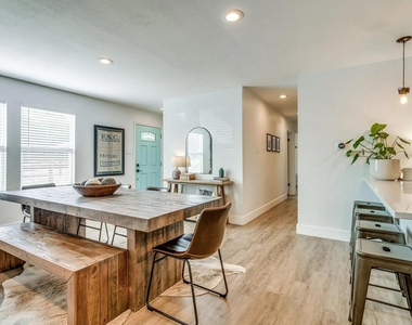 748 Wales Way - Photo Thumbnail 4