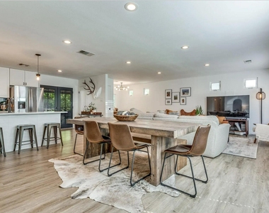 748 Wales Way - Photo Thumbnail 2