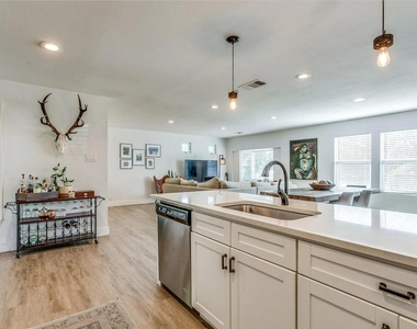 748 Wales Way - Photo Thumbnail 3