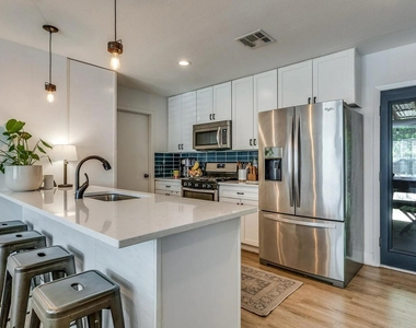 748 Wales Way - Photo Thumbnail 8