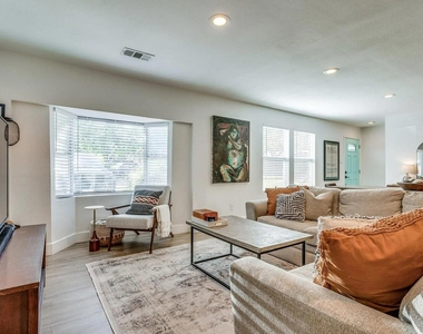 748 Wales Way - Photo Thumbnail 6