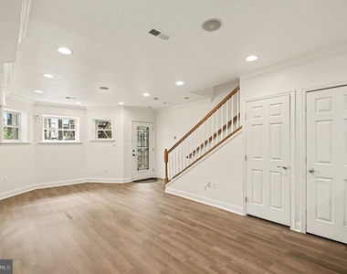 35 Rhode Island Avenue Nw - Photo Thumbnail 5