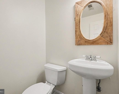 35 Rhode Island Avenue Nw - Photo Thumbnail 14
