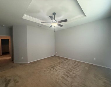 352 Martha Dr - Photo Thumbnail 14