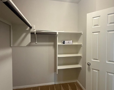 352 Martha Dr - Photo Thumbnail 20