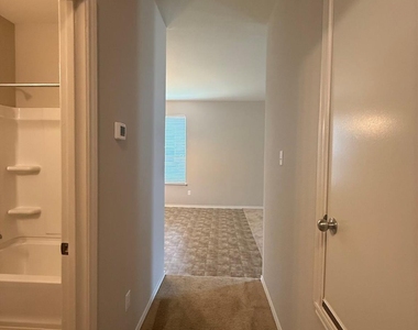 352 Martha Dr - Photo Thumbnail 12