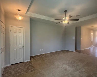 352 Martha Dr - Photo Thumbnail 4