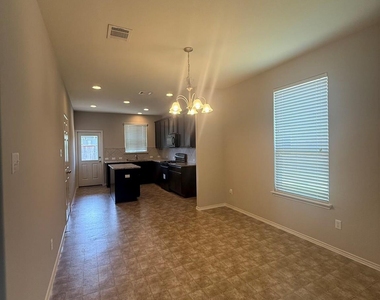 352 Martha Dr - Photo Thumbnail 7
