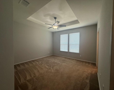 352 Martha Dr - Photo Thumbnail 13