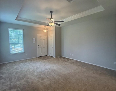 352 Martha Dr - Photo Thumbnail 5