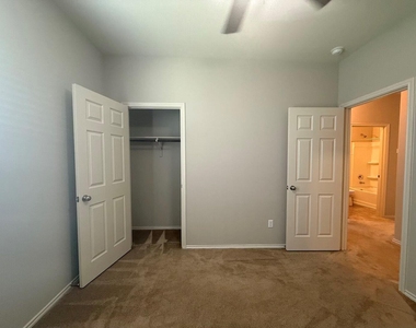 352 Martha Dr - Photo Thumbnail 24
