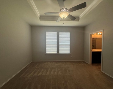 352 Martha Dr - Photo Thumbnail 15