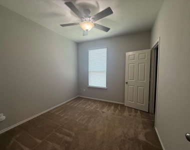 352 Martha Dr - Photo Thumbnail 23