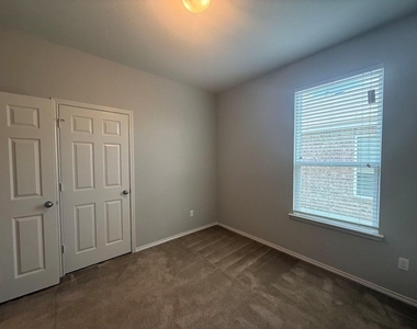 352 Martha Dr - Photo Thumbnail 27