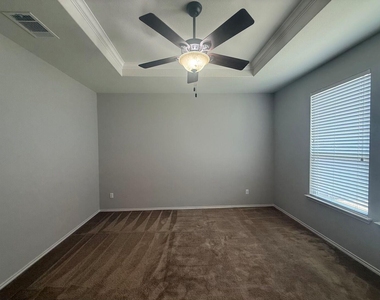 352 Martha Dr - Photo Thumbnail 16