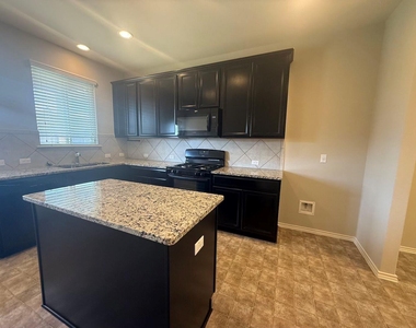352 Martha Dr - Photo Thumbnail 8