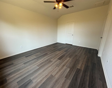 236 Lance Trl - Photo Thumbnail 8