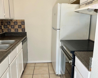 4322 Gillis St - Photo Thumbnail 6