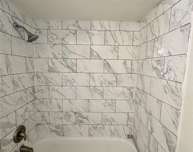 4322 Gillis St - Photo Thumbnail 20