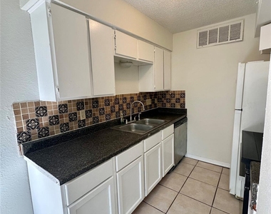 4322 Gillis St - Photo Thumbnail 3