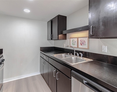 1800 Lavaca St - Photo Thumbnail 5