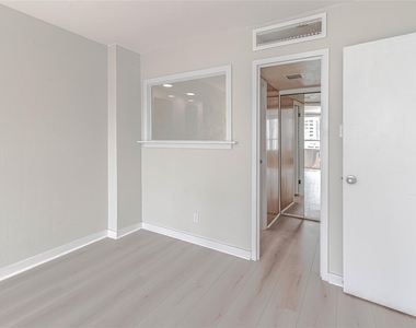 1800 Lavaca St - Photo Thumbnail 9