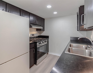 1800 Lavaca St - Photo Thumbnail 6
