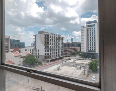 1800 Lavaca St - Photo Thumbnail 3