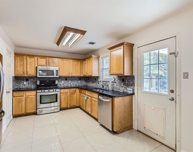 3001 Rainy River Dr - Photo Thumbnail 8