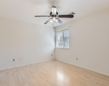 3001 Rainy River Dr - Photo Thumbnail 17