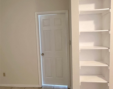 4322 Gillis St - Photo Thumbnail 7