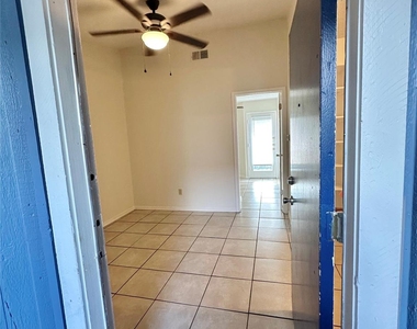 4322 Gillis St - Photo Thumbnail 2