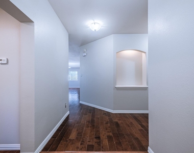 645 Fort Thomas Pl - Photo Thumbnail 3