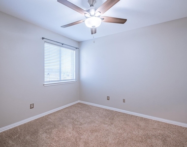 645 Fort Thomas Pl - Photo Thumbnail 7