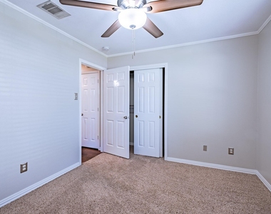645 Fort Thomas Pl - Photo Thumbnail 5